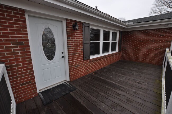 Building Photo - Oak Manor