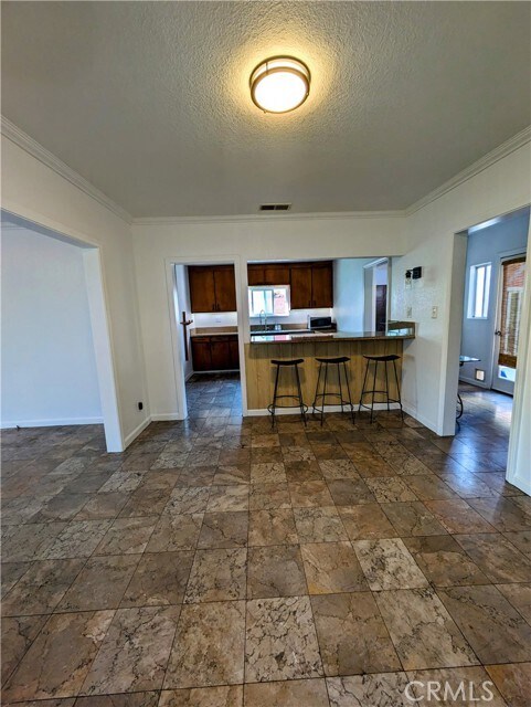 Building Photo - 720 Manzanita Ave
