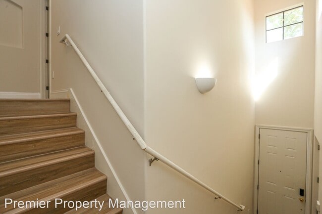 Building Photo - 3 br, 2 bath House - 1256 Carpazi Court #4