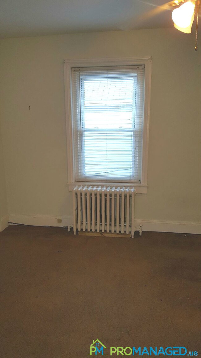 Building Photo - 423 Radcliffe St
