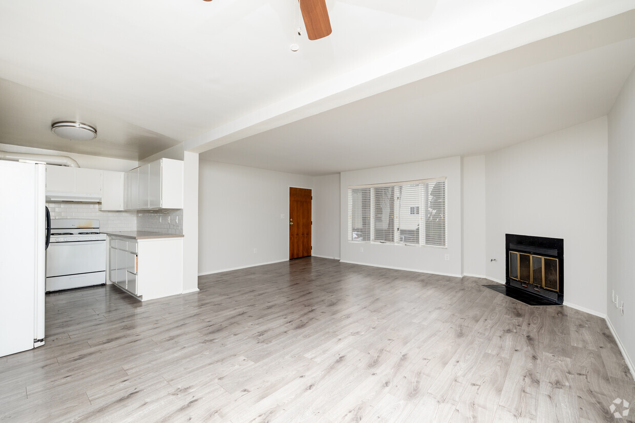 2BD, 2BA - 950SF - 1117 Havenhurst Dr