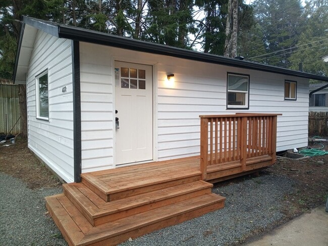 Building Photo - Renovated single family home in Lincoln City!