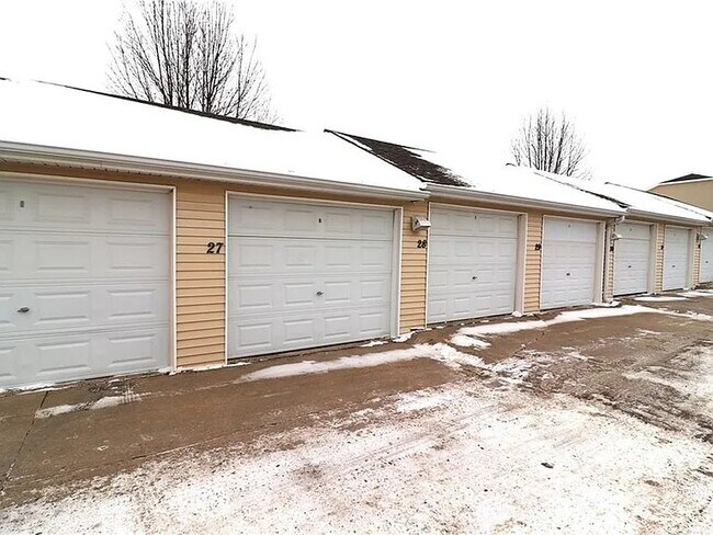 Building Photo - 2323 E Porter Ave