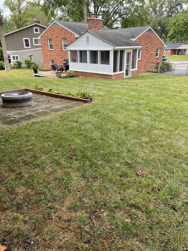 Foto del edificio - 7603 Cosgrove Pl