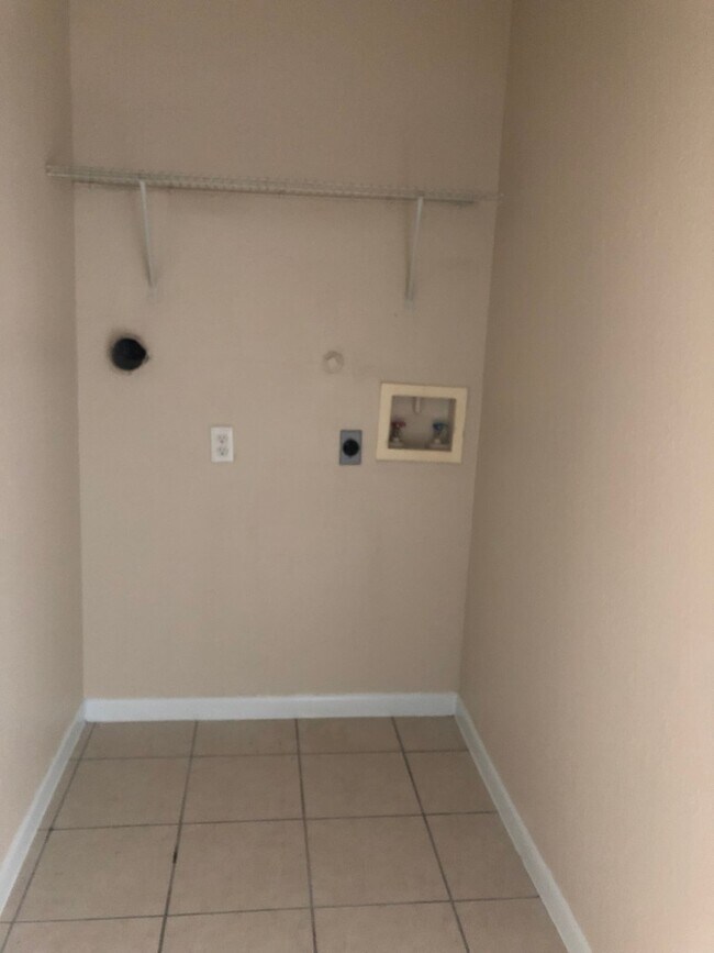 Foto del edificio - 7549 Windsor Oaks