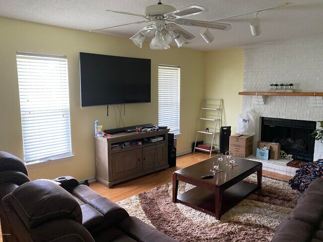 Building Photo - 3008 Tandem Ct