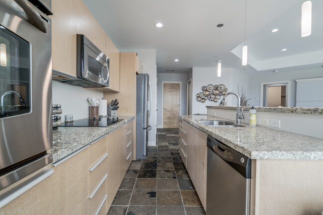 Building Photo - 5900 Mosteller Dr