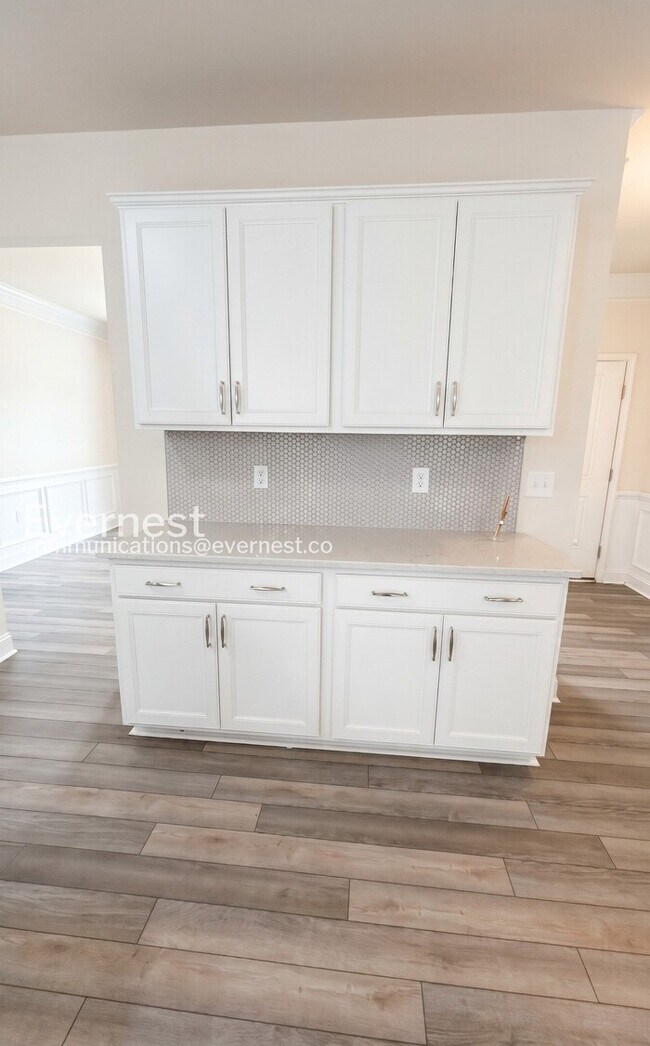 Foto del edificio - 5 Bed/3 Bath Home with Garage / Pet-Friendly / Available Now!