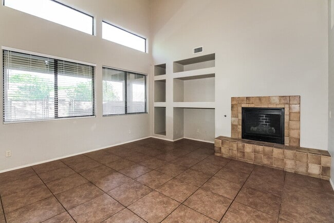 Building Photo - 8416 N Sand Flower Rd