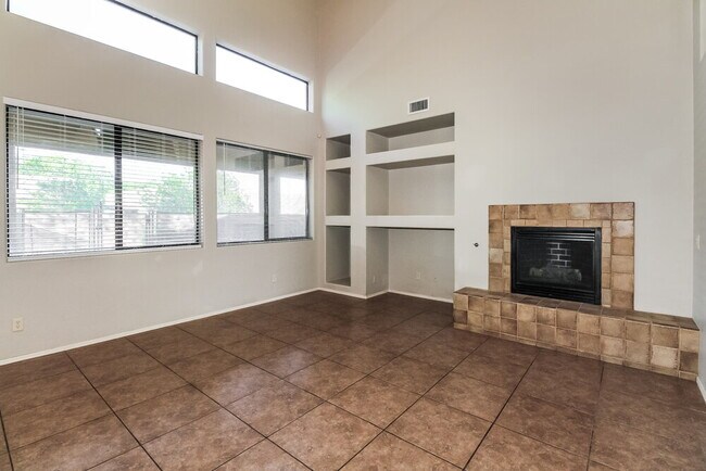 Foto del edificio - 8416 N Sand Flower Rd