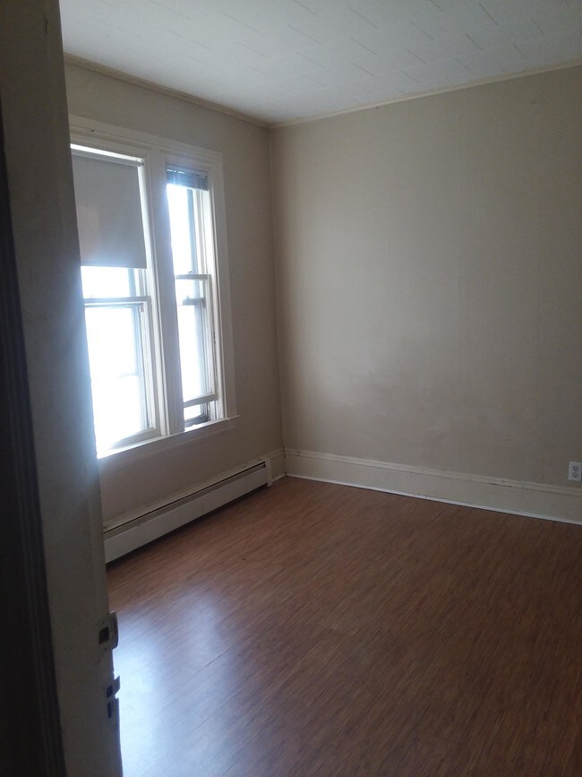 Building Photo - 15 Gray St