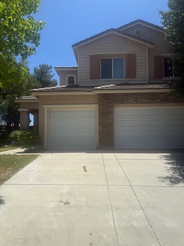 Primary Photo - Spacious 4 bedroom 3 bath