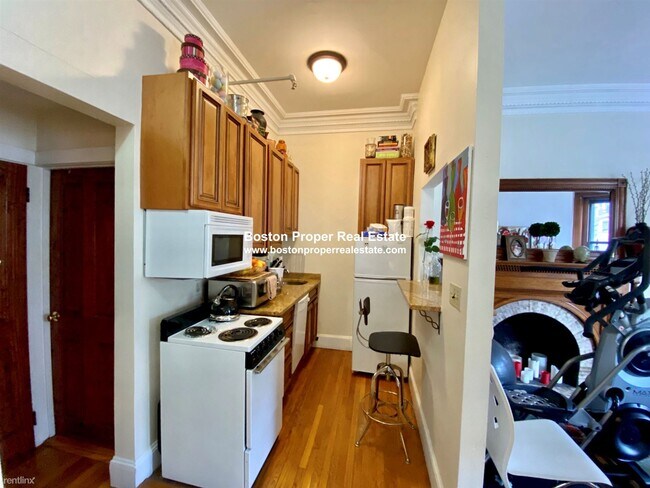 Foto del edificio - 1 br, 1 bath  - 455 Beacon St Apt 3A