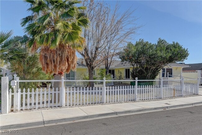 Building Photo - 5248 Rambling Rd