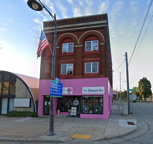 Foto del edificio - 743 W College Ave