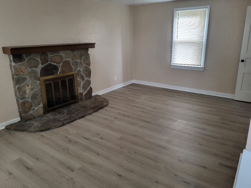 Primary Photo - 807 Meadow Dr
