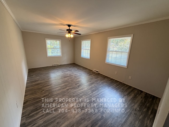 Building Photo - 4518 Kavanaugh Dr