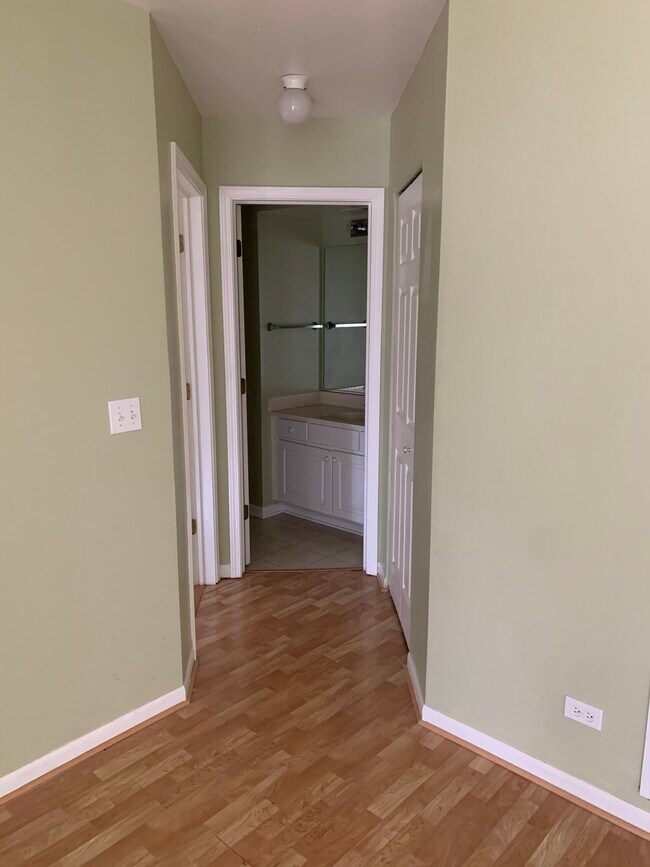 2777 S Cedar Glen Dr, Arlington Heights, IL 60005 Townhome Rentals in