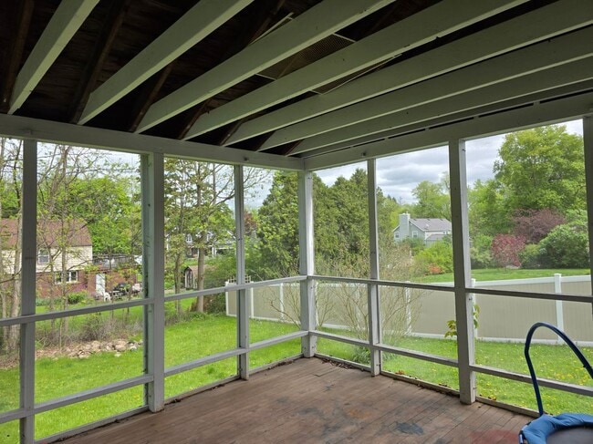 Building Photo - 869 Hillside Dr