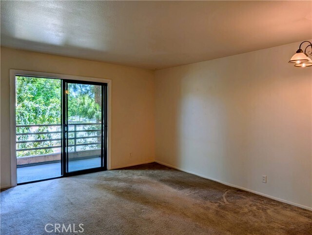 Foto del edificio - 6815 Remmet Ave