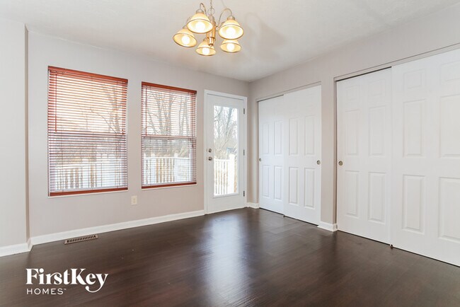 Foto del edificio - 5573 Windsor Ct