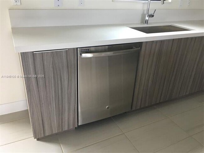 Foto del edificio - 10461 NW 82nd St