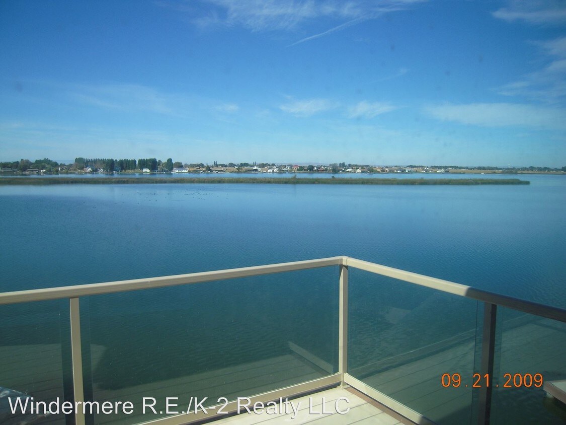 Primary Photo - 1704 W Marina Dr
