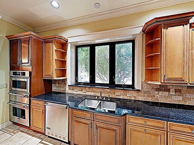 Building Photo - 918 S Summerlin Ave