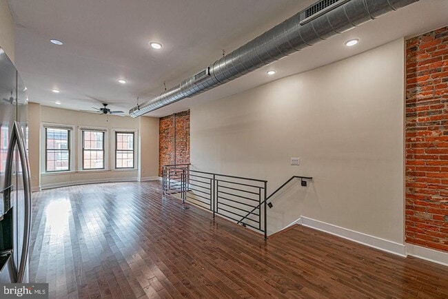 Building Photo - 2061 South St