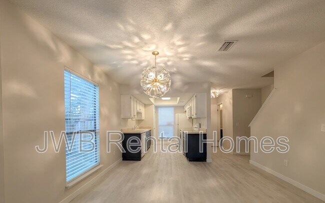 Building Photo - 278 Poinsettia St