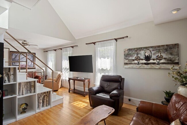 Building Photo - 2713 Garfield Ave