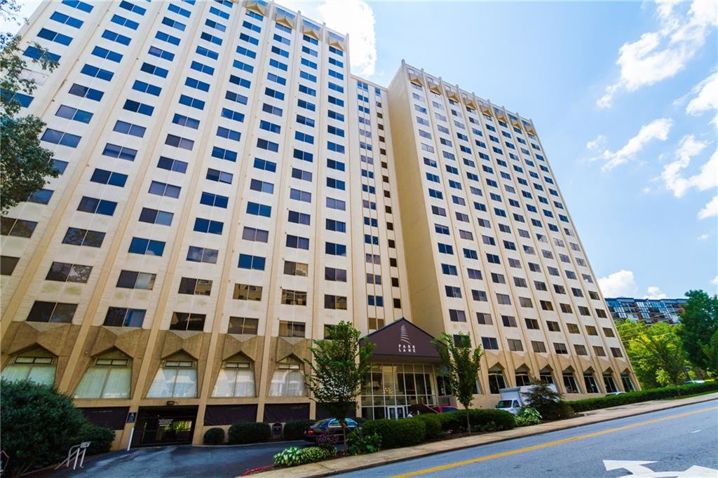 Foto principal - 2479 Peachtree Rd NE