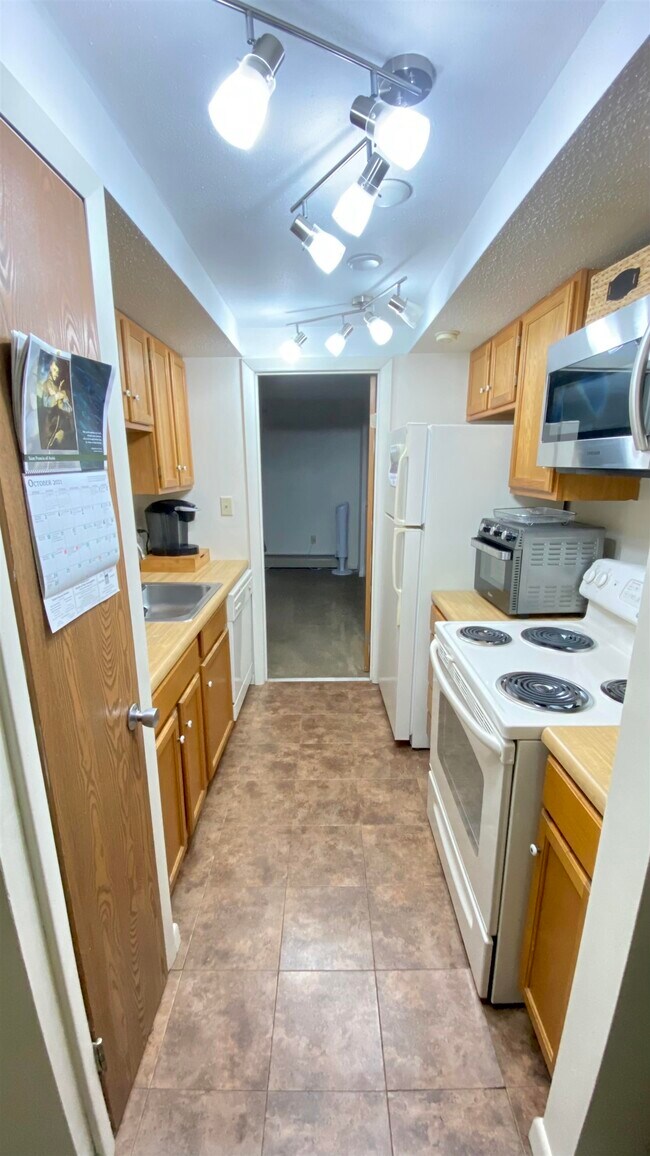 Building Photo - 902 Cocheco Ct
