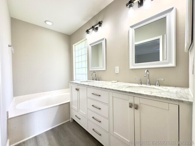 Building Photo - 1118 Fosters Mill Dr
