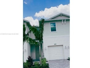 Building Photo - 542 Rivergrass St