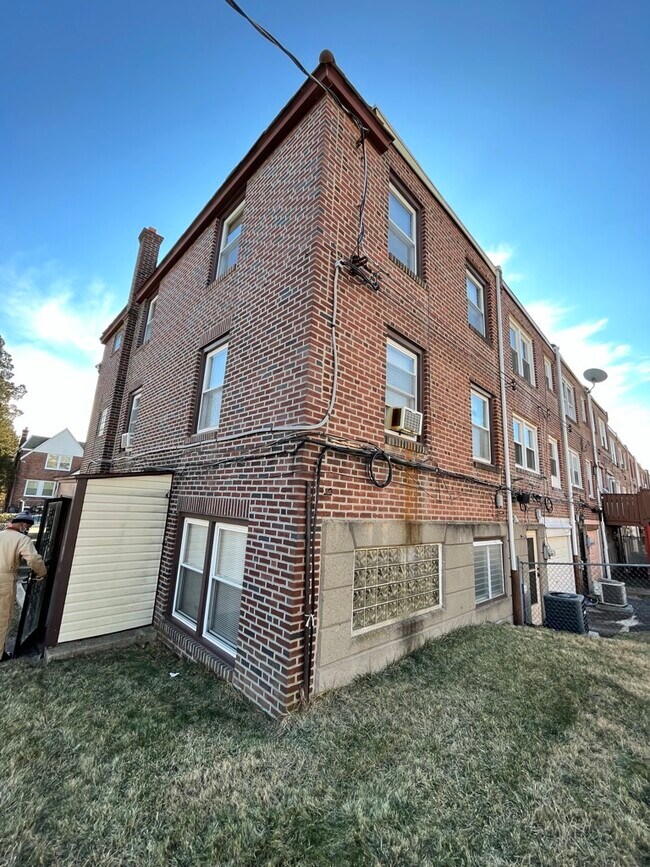 Building Photo - 1355 Weaver St