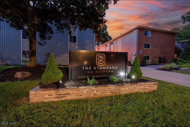 Foto del edificio - 10532 Clifton Blvd