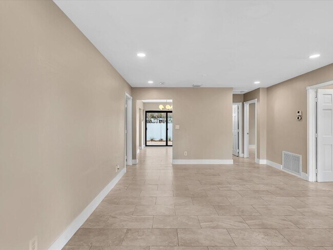 Foto del edificio - 5408 NE 3rd Ter.