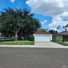 Building Photo - 22 Country Club Dr