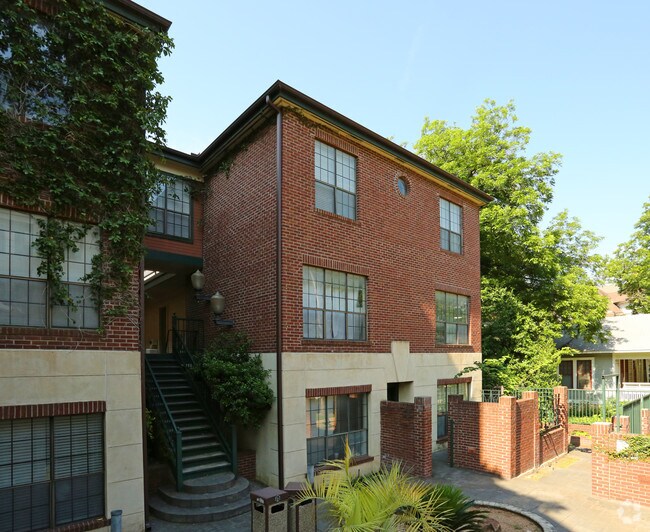 Foto del edificio - 905 W 22nd 1/2 St