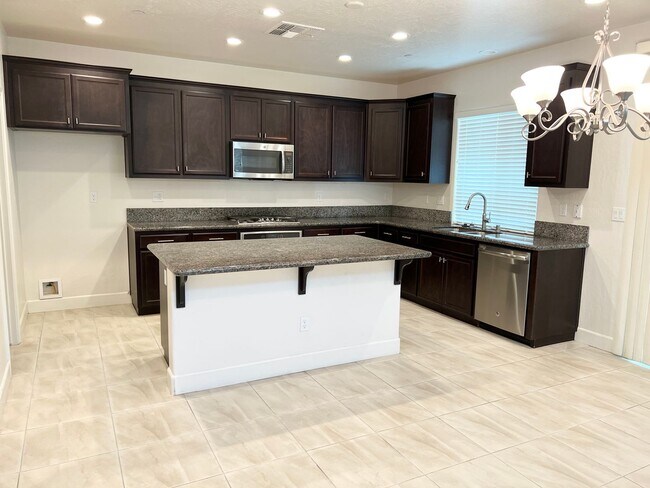 Foto del edificio - 3 Bedroom / 2.5 Bath In Tanglewood Gated Community