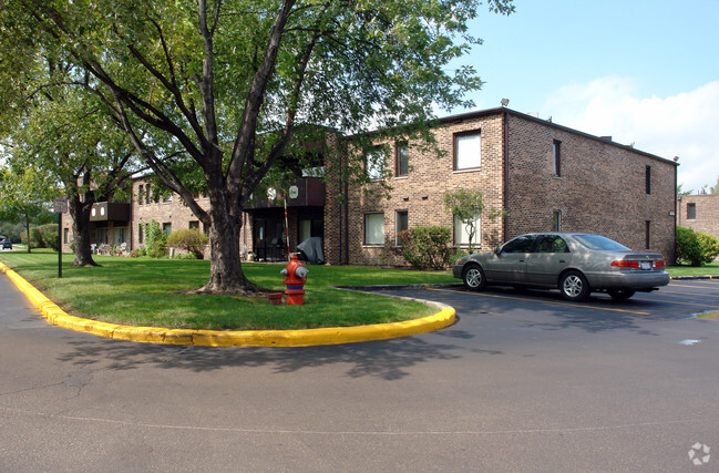 Building Photo - Pleasant Run Condo