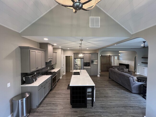 Building Photo - 126 Tumbling Stone Ct