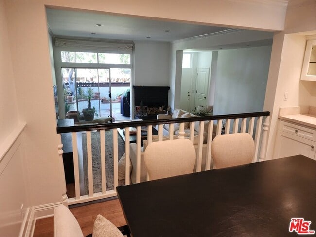 Building Photo - 1546 Palisades Dr