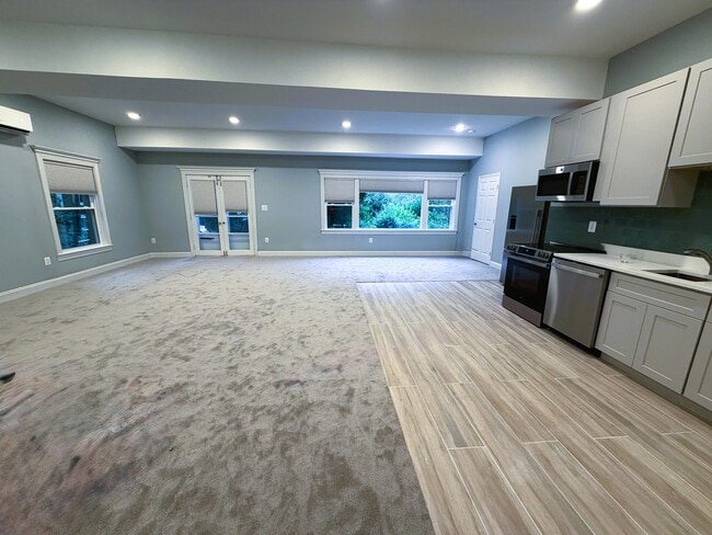 Building Photo - 9805 Hillridge Dr