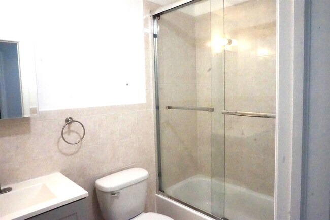 Foto del edificio - 342 Forrest St