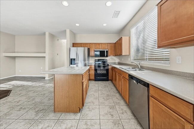 Building Photo - 17514 W Ocotillo Ave