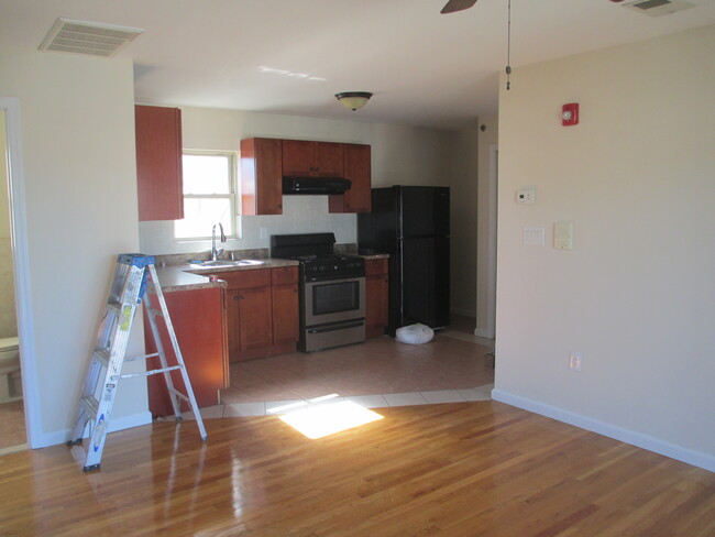 Kitchen & Dinning Area - 117 Elmora Ave