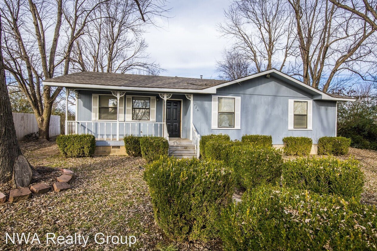 Foto principal - 3 br, 1 bath House - 726 McClure Avenue