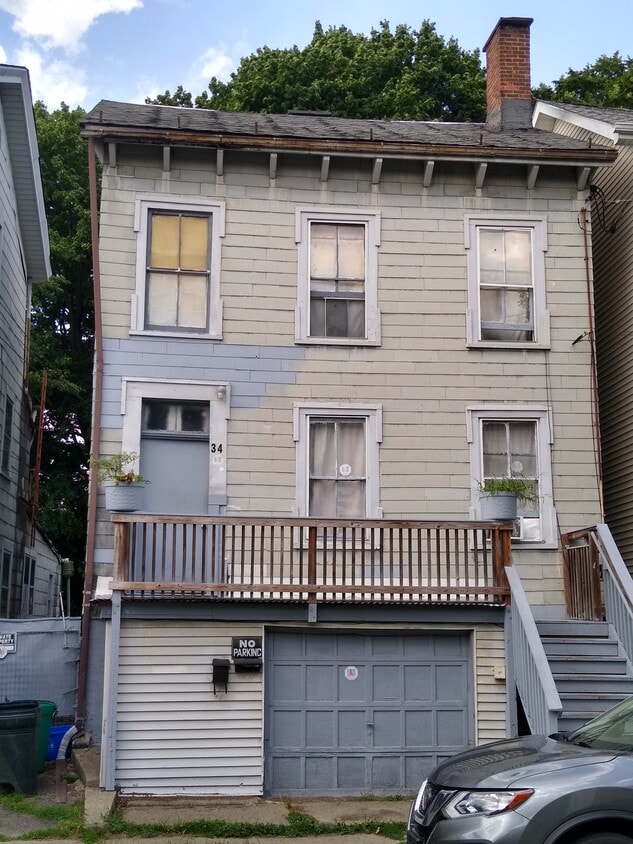 2 -bedroom 1st floor apartment - 34 Gifford Ave